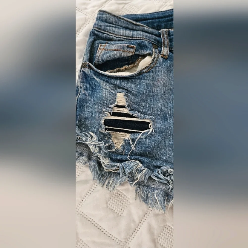 🌟Mossimo Women's Dark Blue Distressed Ripped Denim Jean Shorts🌟